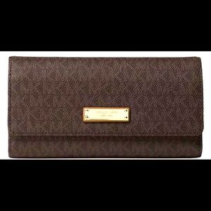 Brand new Michael Korea wallet never used.